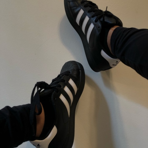 Adidas black/white Superstars - Picture 4 of 6